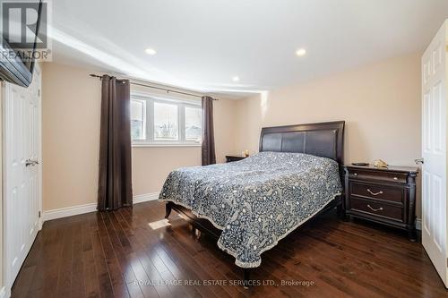 1084 Pearson Drive, Oakville, ON - Indoor Photo Showing Bedroom