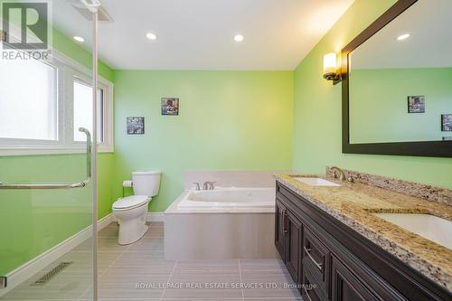 1084 Pearson Drive, Oakville, ON - Indoor Photo Showing Bathroom