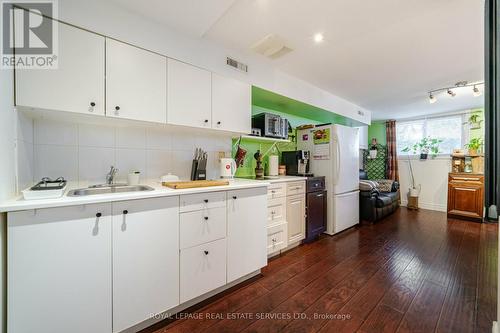 1084 Pearson Drive, Oakville, ON - Indoor Photo Showing Kitchen