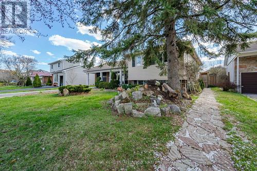 1084 Pearson Drive, Oakville, ON - Outdoor