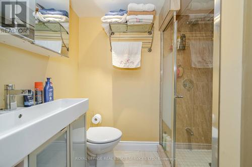 1084 Pearson Drive, Oakville, ON - Indoor Photo Showing Bathroom