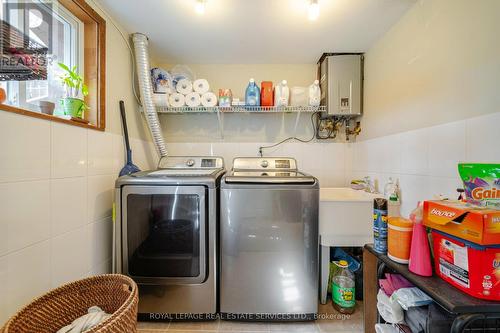 1084 Pearson Drive, Oakville, ON - Indoor Photo Showing Laundry Room