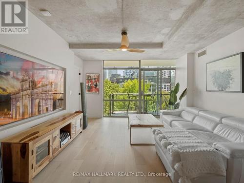 727 - 55 Stewart Street, Toronto C01, ON - Indoor Photo Showing Living Room