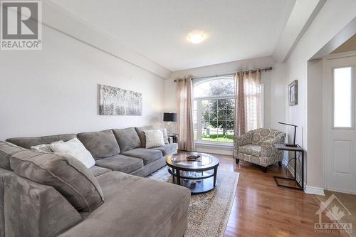 77 Carter Crescent, Arnprior, ON - Indoor Photo Showing Living Room