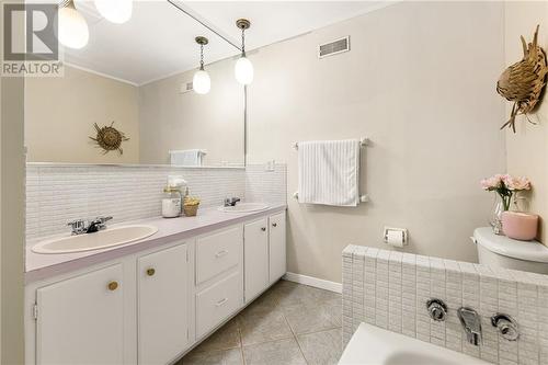 8 Fairway Boulevard, Riverview, NB - Indoor Photo Showing Bathroom