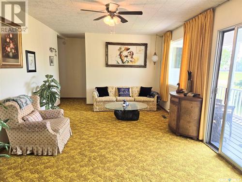 613 Sakuhikan Drive, Mistusinne, SK - Indoor Photo Showing Living Room