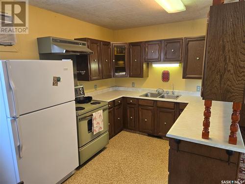 613 Sakuhikan Drive, Mistusinne, SK - Indoor Photo Showing Kitchen With Double Sink