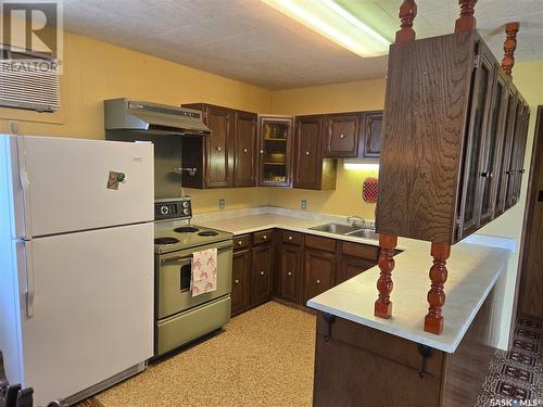 613 Sakuhikan Drive, Mistusinne, SK - Indoor Photo Showing Kitchen With Double Sink