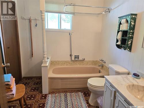 613 Sakuhikan Drive, Mistusinne, SK - Indoor Photo Showing Bathroom