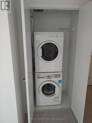 5610 - 181 Dundas Street E, Toronto, ON - Indoor Photo Showing Laundry Room