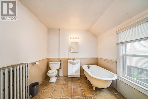 151 Curry Avenue, Windsor, ON - Indoor Photo Showing Bathroom