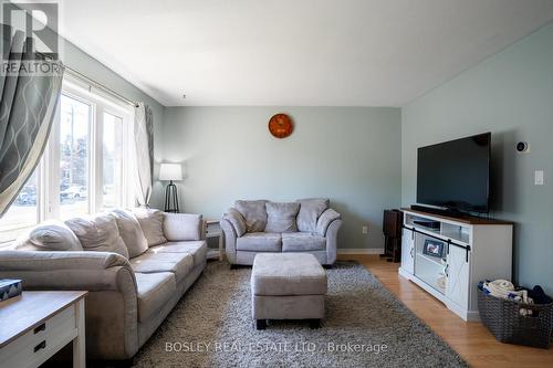 186 Commercial Street, Welland, ON - Indoor Photo Showing Living Room