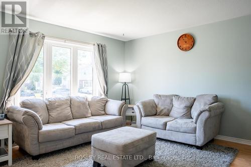 186 Commercial Street, Welland, ON - Indoor Photo Showing Living Room