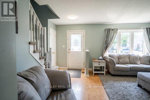 186 Commercial Street, Welland, ON - Indoor Photo Showing Living Room