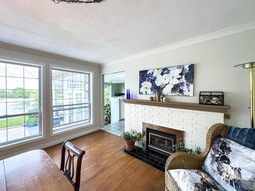 1590 Lorne Street E, Kamloops, BC - Indoor Photo Showing Living Room With Fireplace