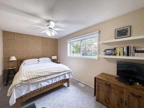 1590 Lorne Street E, Kamloops, BC - Indoor Photo Showing Bedroom