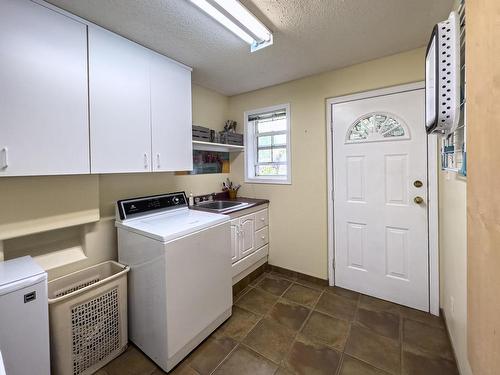 1590 Lorne Street E, Kamloops, BC - Indoor Photo Showing Laundry Room