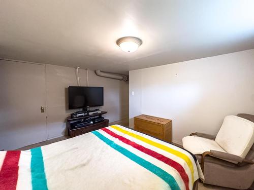 1590 Lorne Street E, Kamloops, BC - Indoor Photo Showing Bedroom