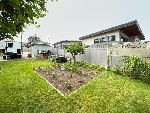 1590 Lorne Street E, Kamloops, BC - Outdoor