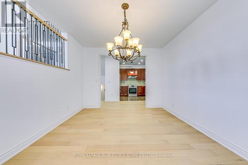 2326 Baronwood Drive, Oakville, ON - Indoor Photo Showing Other Room