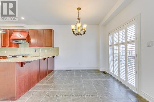 2326 Baronwood Drive, Oakville, ON - Indoor Photo Showing Kitchen