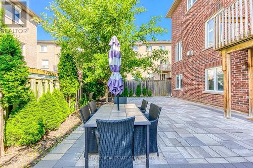 2326 Baronwood Drive, Oakville, ON - Outdoor