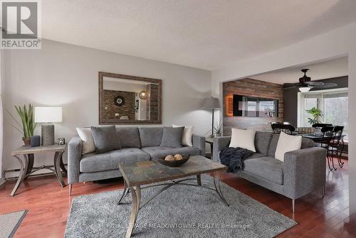 12 - 6780 Formentera Avenue, Mississauga, ON - Indoor Photo Showing Living Room