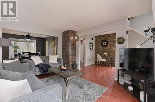 12 - 6780 Formentera Avenue, Mississauga, ON - Indoor Photo Showing Living Room