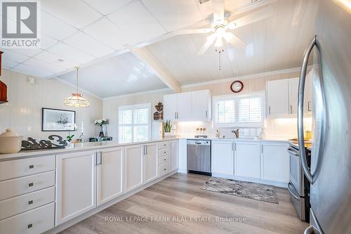 46 Lakeview Boulevard, Kawartha Lakes (Little Britain), ON - Indoor Photo Showing Kitchen