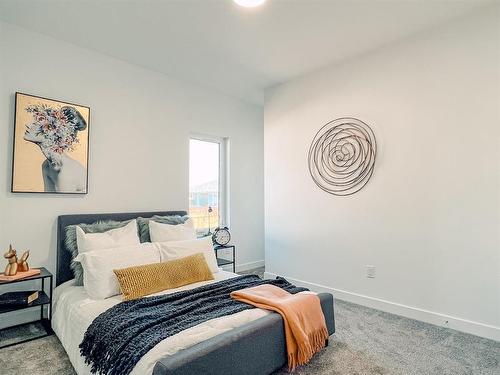 12 Clerihew Crescent, Oak Bluff, MB - Indoor Photo Showing Bedroom