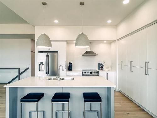 12 Clerihew Crescent, Oak Bluff, MB - Indoor Photo Showing Kitchen With Double Sink With Upgraded Kitchen