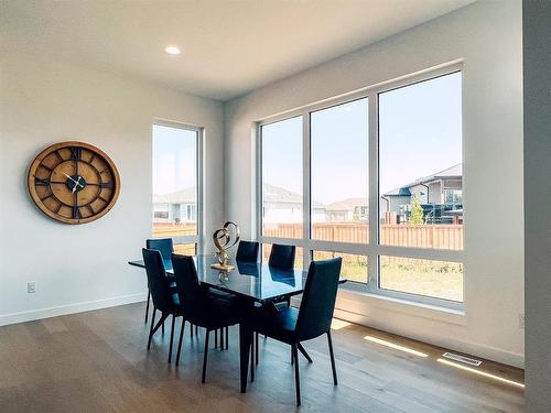 12 Clerihew Crescent, Oak Bluff, MB - Indoor Photo Showing Dining Room