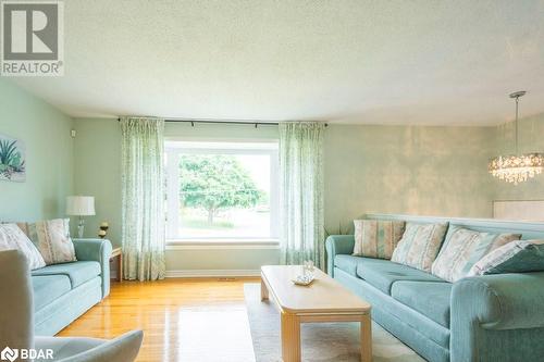 129 Leland Drive, Belleville, ON - Indoor Photo Showing Living Room