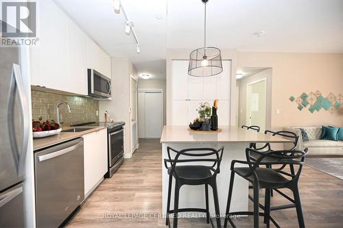 102 - 168 Sabina Drive, Oakville, ON - Indoor Photo Showing Kitchen With Stainless Steel Kitchen With Upgraded Kitchen