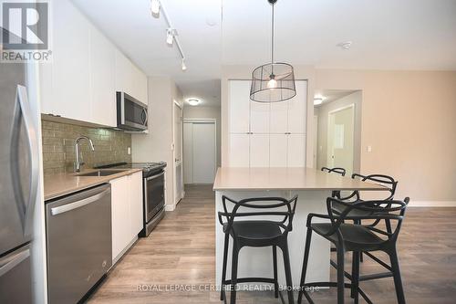 102 - 168 Sabina Drive, Oakville, ON - Indoor Photo Showing Kitchen With Stainless Steel Kitchen With Upgraded Kitchen