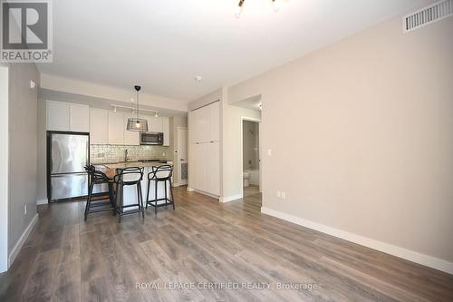 102 - 168 Sabina Drive, Oakville, ON - Indoor Photo Showing Kitchen