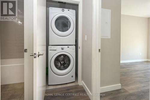 102 - 168 Sabina Drive, Oakville, ON - Indoor Photo Showing Laundry Room