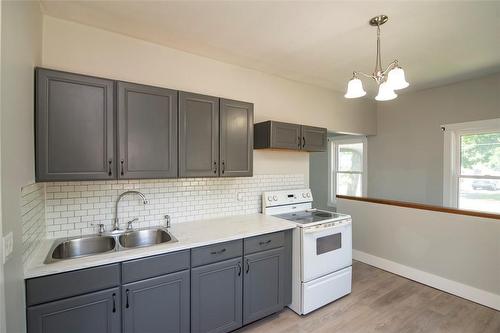 621 Pine Street, Haldimand County, ON - Indoor Photo Showing Kitchen With Double Sink