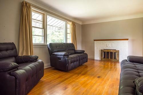 11 Cameron Drive, Ancaster, ON - Indoor Photo Showing Living Room