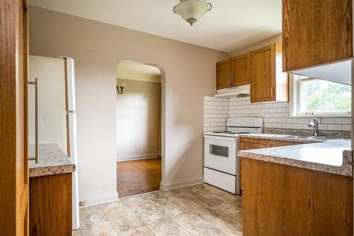 11 Cameron Drive, Ancaster, ON - Indoor Photo Showing Kitchen