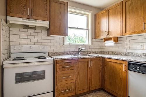 11 Cameron Drive, Ancaster, ON - Indoor Photo Showing Kitchen