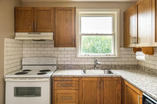 11 Cameron Drive, Ancaster, ON - Indoor Photo Showing Kitchen