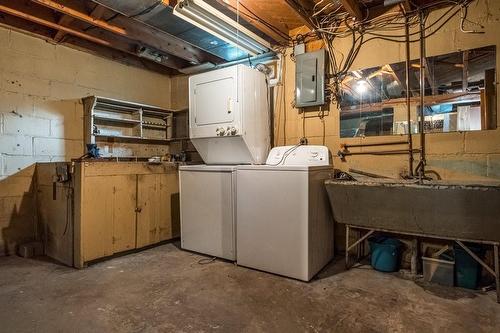 11 Cameron Drive, Ancaster, ON - Indoor Photo Showing Laundry Room