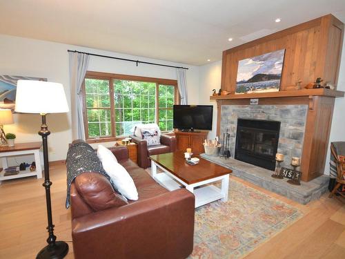 Salon - 6-134 Ch. De La Forêt, Mont-Tremblant, QC - Indoor Photo Showing Living Room With Fireplace