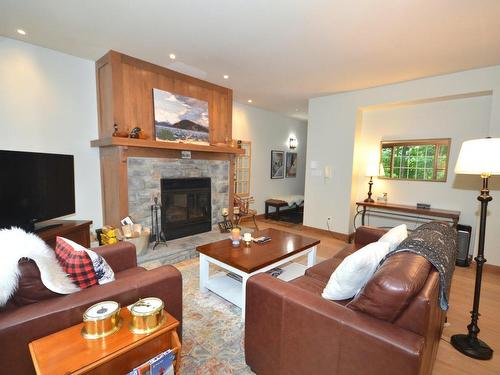 Salon - 6-134 Ch. De La Forêt, Mont-Tremblant, QC - Indoor Photo Showing Living Room With Fireplace