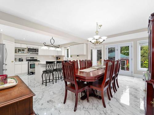 123 Corner Ridge Rd, Aurora, ON - Indoor Photo Showing Dining Room