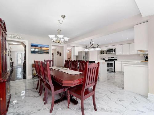 123 Corner Ridge Rd, Aurora, ON - Indoor Photo Showing Dining Room