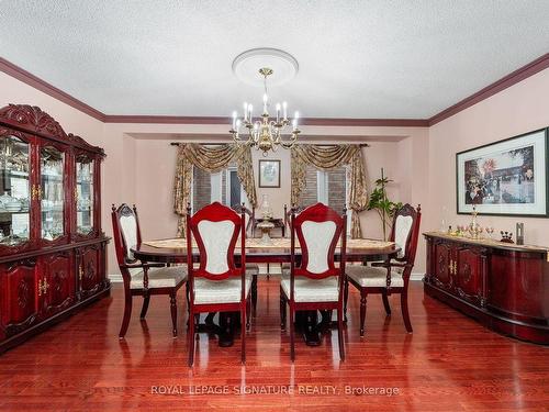 123 Corner Ridge Rd, Aurora, ON - Indoor Photo Showing Dining Room