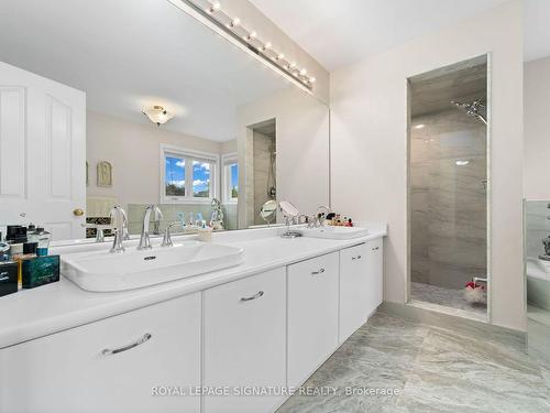 123 Corner Ridge Rd, Aurora, ON - Indoor Photo Showing Bathroom