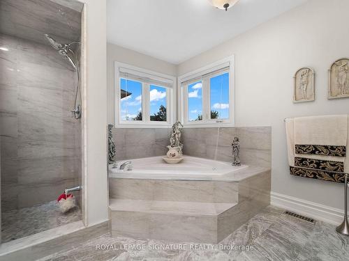 123 Corner Ridge Rd, Aurora, ON - Indoor Photo Showing Bathroom